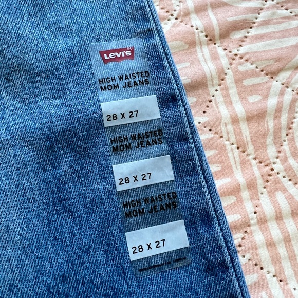 Levis mom jeans - Picture 4 of 10